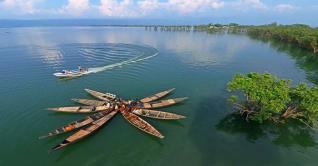 টাঙ্গুয়ার হাওরে পর্যটকবাহী নৌযানে ১২ শর্ত