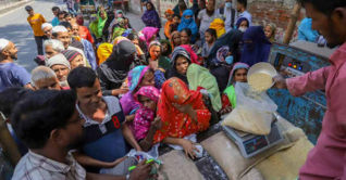 টিসিবির কার্ডে আজ থেকে ৩০ টাকা কেজি দরে মিলবে চাল টিসিবির কার্ডে আজ থেকে ৩০ টাকা কেজি দরে মিলবে চাল