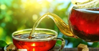 এক কাপ রং চা খেলে শরীরে যা ঘটে এক কাপ রং চা খেলে শরীরে যা ঘটে
