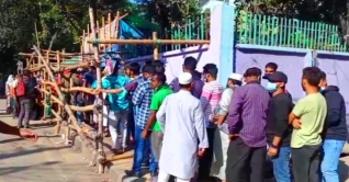 বাংলাদেশ-পাকিস্তান ম্যাচের টিকিট পেতে উপচেপড়া ভিড়