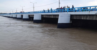 বাড়ছে তিস্তার পানি, ব্যারেজের সব জলকপাট খুলে দিলো কর্তৃপক্ষ