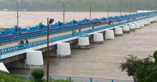 তিস্তার পানি বেড়ে বিপৎসীমার ছুঁই ছুঁই তিস্তার পানি বেড়ে বিপৎসীমার ছুঁই ছুঁই