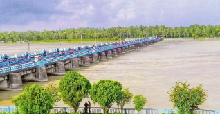 লালমনিরহাটে তিস্তা ব্যারাজের বাঁধে ধস:আতঙ্কে বাসিন্দারা