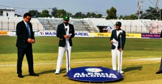 ঢাকা টেস্টে টস হেরে ফিল্ডিংয়ে বাংলাদেশ ঢাকা টেস্টে টস হেরে ফিল্ডিংয়ে বাংলাদেশ