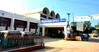 ঢাকার সঙ্গে সিলেট ও চট্টগ্রামের ট্রেন চলাচল বন্ধ ঢাকার সঙ্গে সিলেট ও চট্টগ্রামের ট্রেন চলাচল বন্ধ