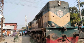 রাজবাড়ীতে ট্রেন লাইনচ্যুত, রেল যোগাযোগ বন্ধ রাজবাড়ীতে ট্রেন লাইনচ্যুত, রেল যোগাযোগ বন্ধ