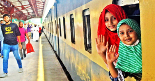 ঈদযাত্রায় দ্বিতীয় দিনের অগ্রিম টিকিট বিক্রি শুরু