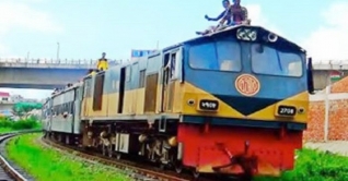 রাজধানীতে ট্রেনের ধাক্কায় নিহত ৩