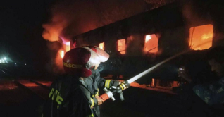 এক রাতেই ট্রেনসহ ১১ যানবাহনে আগুন