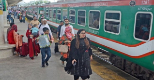 শিডিউল বিপর্যয়ে ২০টি ট্রেন