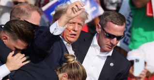 সমাবেশে ট্রাম্পের ওপর গুলি, নিহত ২ সমাবেশে ট্রাম্পের ওপর গুলি, নিহত ২