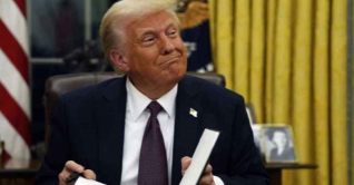 মেক্সিকোর পর এবার কানাডার ওপর শুল্ক স্থগিত করলেন ট্রাম্প মেক্সিকোর পর এবার কানাডার ওপর শুল্ক স্থগিত করলেন ট্রাম্প