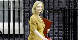 ব্রিটিশ প্রধানমন্ত্রী হিসেবে ট্রাসের স্থলাভিষিক্ত হবেন কে? ব্রিটিশ প্রধানমন্ত্রী হিসেবে ট্রাসের স্থলাভিষিক্ত হবেন কে?