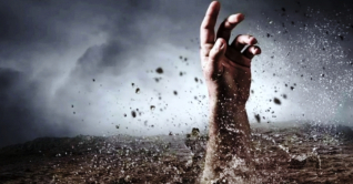 কবর দেওয়ার পরেও ৪০ বছর বেঁচেছিলেন যে নারী ! কবর দেওয়ার পরেও ৪০ বছর বেঁচেছিলেন যে নারী !