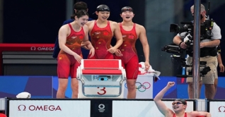 অলিম্পিকে বিশ্বরেকর্ড করল চীনের নারী সাঁতারু দল