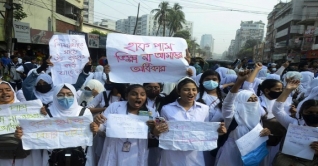 শিক্ষার্থীদের হাফ ভাড়ার প্রজ্ঞাপন জারি শিক্ষার্থীদের হাফ ভাড়ার প্রজ্ঞাপন জারি