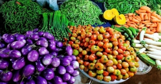 ঢাকায় লাফিয়ে বাড়ছে সবজির দাম