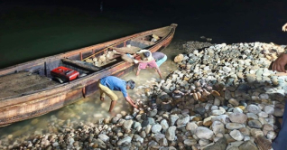 ভোলাগঞ্জে পাথর লুটের ঘটনায় আটক ৫