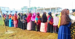 সিরাজগঞ্জ ৬ ও ৯ পৌরসভায় ভোটগ্রহণ চলছে