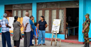 শ্রীলঙ্কায় প্রেসিডেন্ট নির্বাচনের ভোটগ্রহণ চলছে শ্রীলঙ্কায় প্রেসিডেন্ট নির্বাচনের ভোটগ্রহণ চলছে
