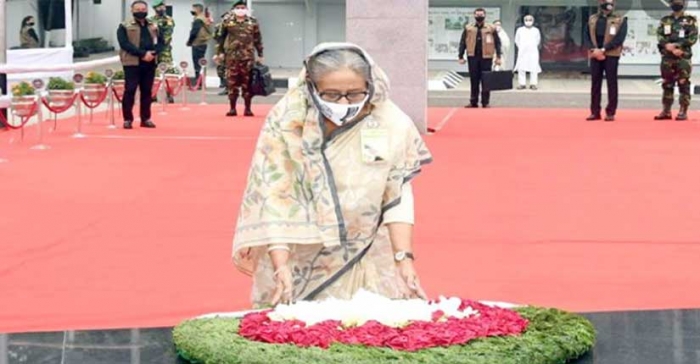 বঙ্গবন্ধু শেখ মুজিবুর রহমানের প্রতিকৃতিতে শ্রদ্ধা জানিয়েছেন প্রধানমন্ত্রী ও আওয়ামী লীগ সভাপতি শেখ হাসিনা - ফাইল ছবি