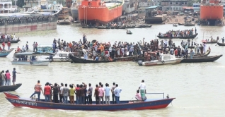 সন্ধ্যায় শীতলক্ষ্যায় যাত্রীবাহী লঞ্চডুবি