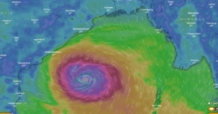 আম্পান পায়রা সমুদ্রবন্দর থেকে ৬৫০ কি.মি দক্ষিণপশ্চিমে রয়েছে আম্পান পায়রা সমুদ্রবন্দর থেকে ৬৫০ কি.মি দক্ষিণপশ্চিমে রয়েছে