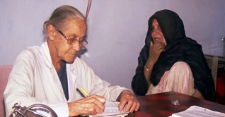 চার যুগ ধরে সুবিধাবঞ্চিত মানুষের সেবায় ব্রত জিলিয়ান রোজ চার যুগ ধরে সুবিধাবঞ্চিত মানুষের সেবায় ব্রত জিলিয়ান রোজ