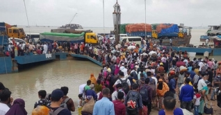 শিমুলিয়ায় ঘরমুখো মানুষের ঢল শিমুলিয়ায় ঘরমুখো মানুষের ঢল