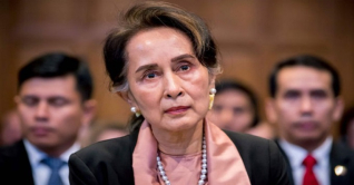 অং সান সূচির ১৮ মাসব্যাপী বিচার শেষ পর্যায়ে অং সান সূচির ১৮ মাসব্যাপী বিচার শেষ পর্যায়ে