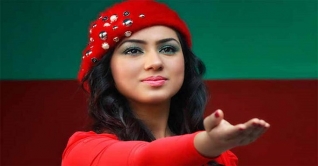 নারী আসনে মনোনয়নপত্র জমা দিলেন অপু বিশ্বাস