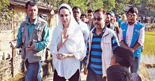 কুতুপালং রোহিঙ্গা শিবিরে অ্যাঞ্জেলিনা জোলি