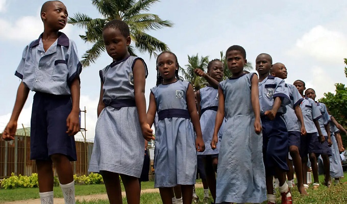 আফ্রিকায় ১০ কোটি ছেলেমেয়ে স্কুলে যায় না