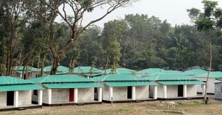 গৃহহীনদের কষ্ট কমাবে যশোর আশ্রয়ণ প্রকল্প-৭১ 