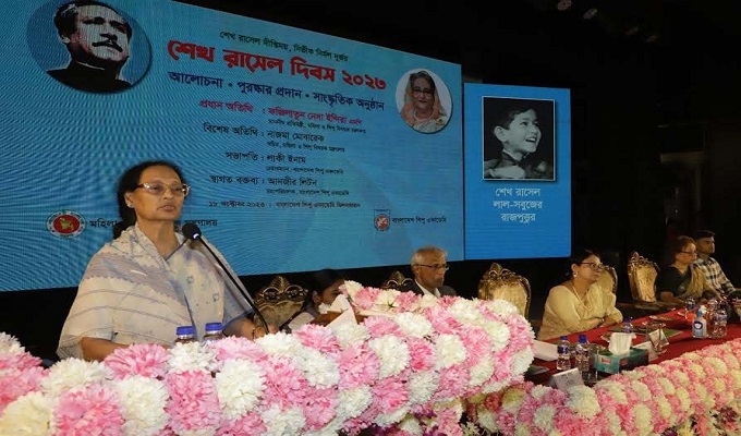 আলোচনা সভায় বক্তব্য রাখছেন মহিলা ও শিশু বিষয়ক প্রতিমন্ত্রী ফজিলাতুন নেসা ইন্দিরা