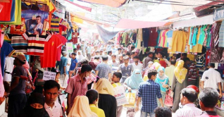 এবার রোজার শুরু থেকেই জমজমাট ঈদ বাজার এবার রোজার শুরু থেকেই জমজমাট ঈদ বাজার