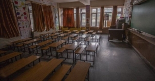 কাশ্মীর: স্কুল খুলেছে কিন্তু শিক্ষার্থী নেই কাশ্মীর: স্কুল খুলেছে কিন্তু শিক্ষার্থী নেই