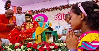 দুর্গোৎসব: আজ মহাষ্টমী ও কুমারী পূজা দুর্গোৎসব: আজ মহাষ্টমী ও কুমারী পূজা