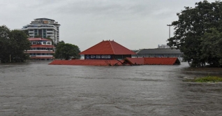 কেরালায় বন্যায় মৃত ২২, উদ্ধার কাজে সেনাবাহিনী কেরালায় বন্যায় মৃত ২২, উদ্ধার কাজে সেনাবাহিনী