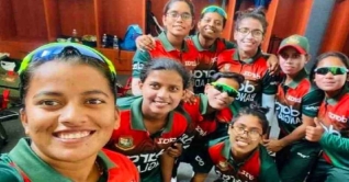 বিজয়ীর বেশে দেশে ফিরেছে ক্রিকেট কন্যারা বিজয়ীর বেশে দেশে ফিরেছে ক্রিকেট কন্যারা