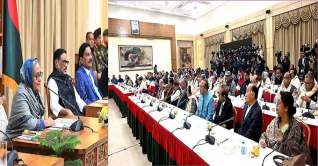 নিত্যপ্রয়োজনীয় পণ্যের মজুতদারদের বিরুদ্ধে প্রধানমন্ত্রীর হুঁশিয়ার