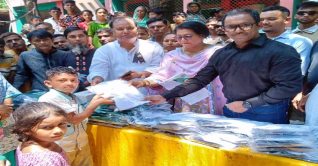 গাজীপুরে টিম গ্রুপের স্কুল ইউনিফর্ম ও খাবার বিতরণ