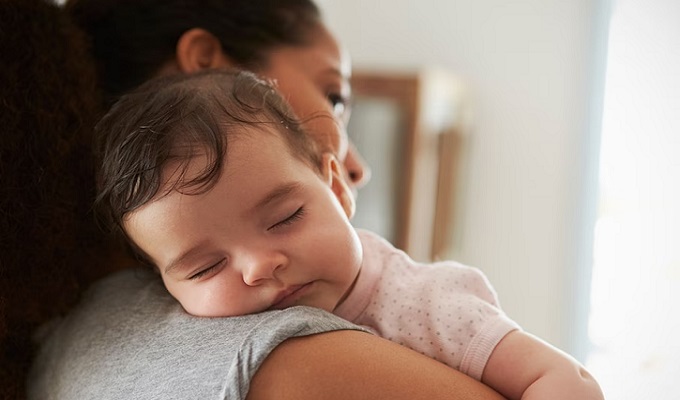 পরিবারের মানুষের কথা শুনেই শিশুদের মস্তিষ্কের বিকাশ শুরু হয়।