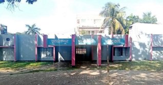 জামালপুর পাবলিক লাইব্রেরি দীর্ঘদিন বন্ধ, নষ্ট হচ্ছে মূল্যবান বই