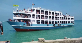সারা দেশে নৌযান চলাচল বন্ধ রয়েছে