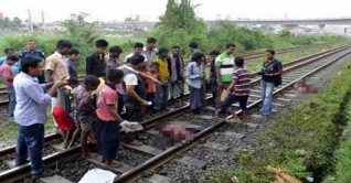 কুমিল্লায় ট্রেনে কাটা পড়ে ৩ স্কুল ছাত্রী নিহত
