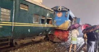রাজধানীর সঙ্গে সারা দেশের ট্রেন চলাচল বন্ধ রাজধানীর সঙ্গে সারা দেশের ট্রেন চলাচল বন্ধ
