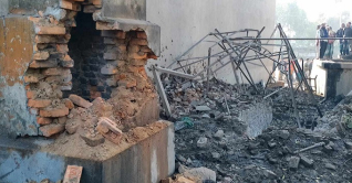 ঠাকুরগাঁওয়ে বয়লার বিস্ফোরণে নারী ও শিশুসহ নিহত ৩ ঠাকুরগাঁওয়ে বয়লার বিস্ফোরণে নারী ও শিশুসহ নিহত ৩