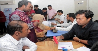 ডিআরইউতে দিনব্যাপী চক্ষুশিবির ও ডায়বেটিস পরীক্ষা ডিআরইউতে দিনব্যাপী চক্ষুশিবির ও ডায়বেটিস পরীক্ষা