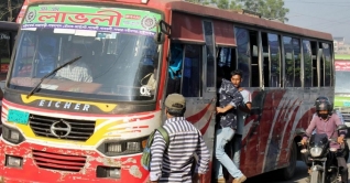 ঢাকায় আজ থেকে শিক্ষার্থীদের হাফ ভাড়া কার্যকর